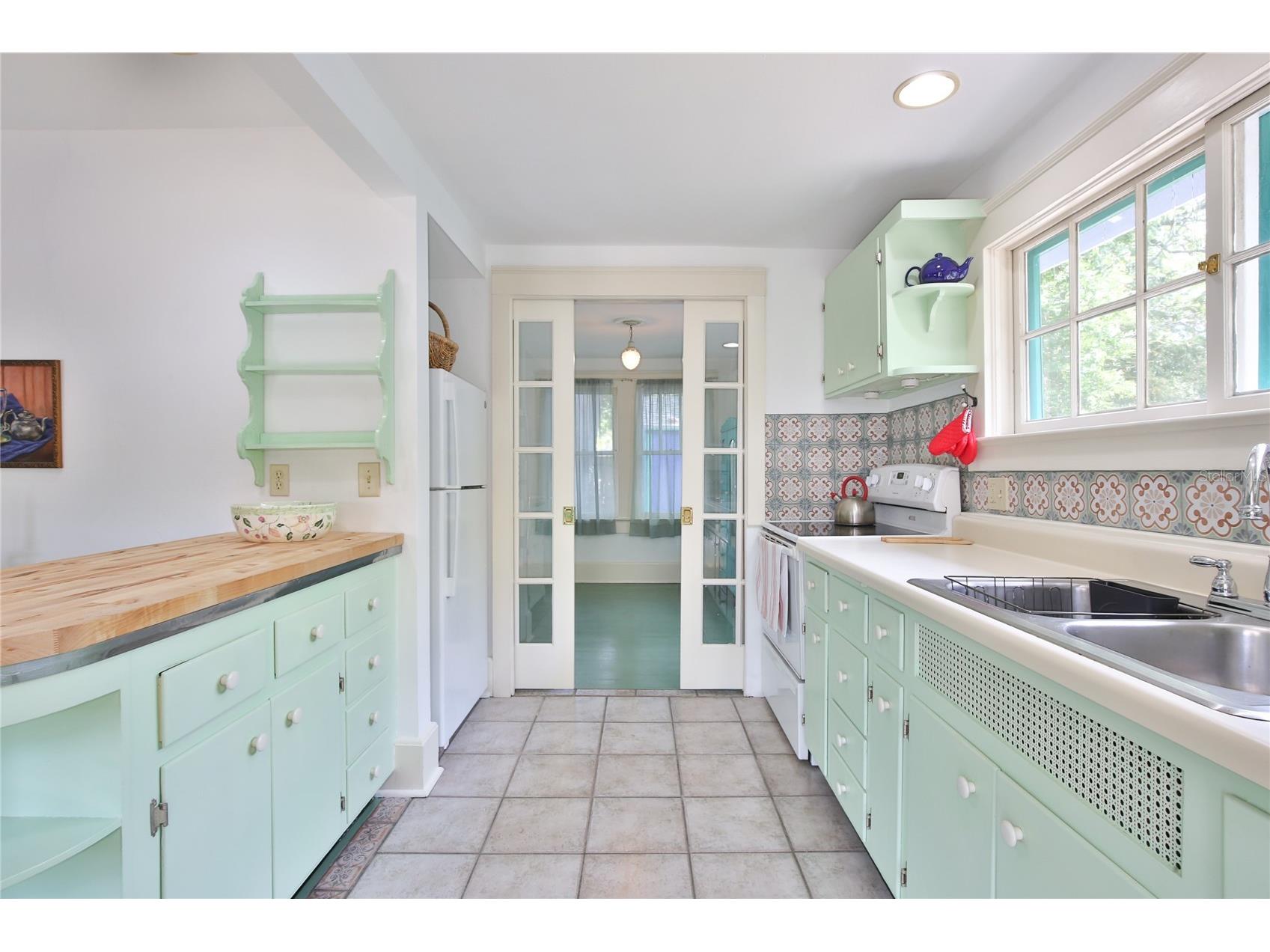 708 42nd Street Sarasota FL 34234 A4688855 image16