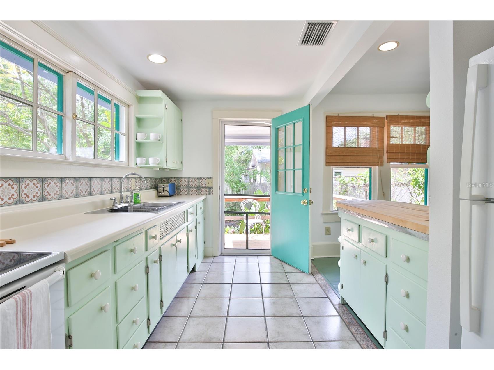 708 42nd Street Sarasota FL 34234 A4688855 image17
