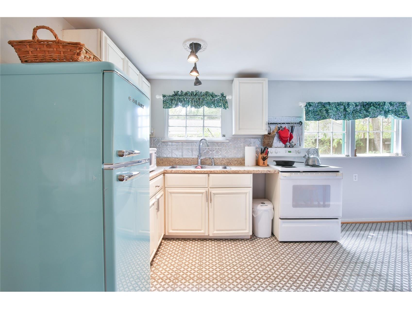 708 42nd Street Sarasota FL 34234 A4688859 image32