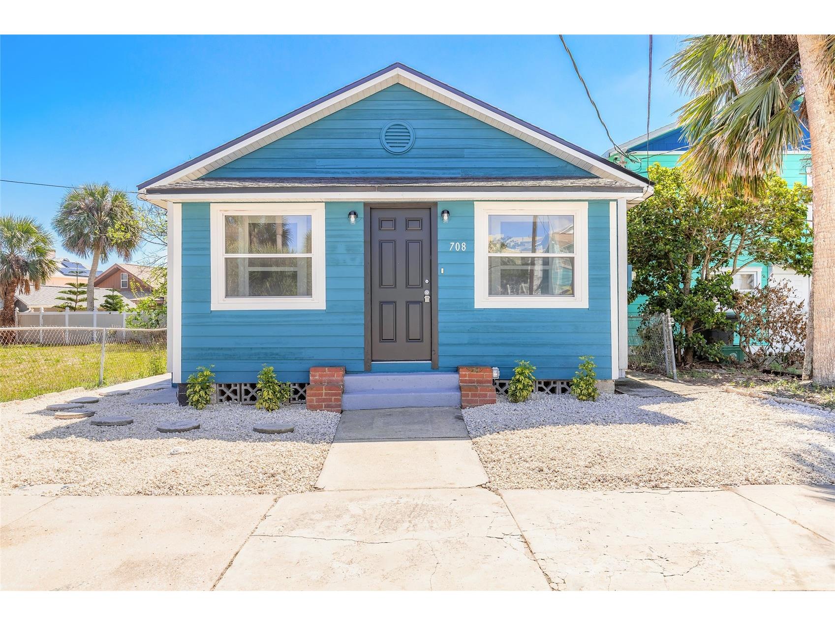 708 Davis Street Daytona Beach FL 32118 V4947736 image1