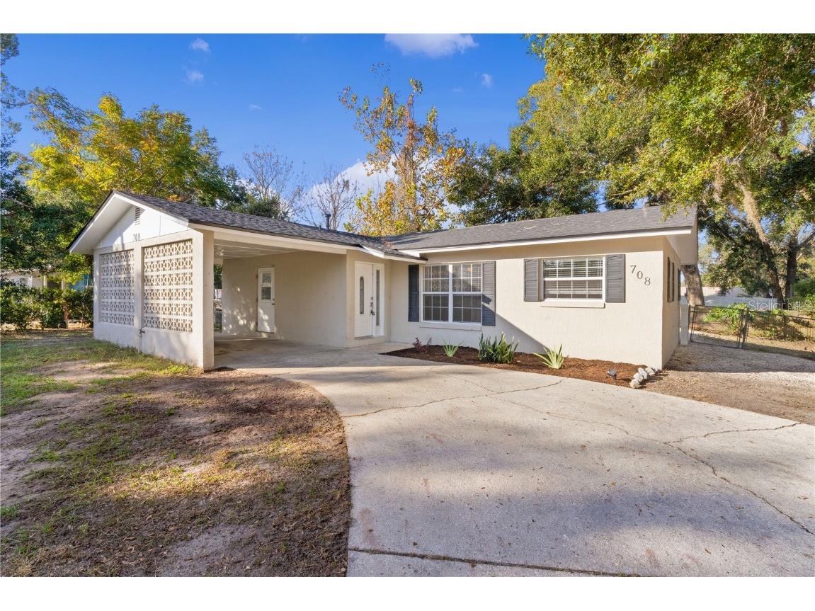 708 Dennis Avenue Fruitland Park FL 34731 G5090221 image1