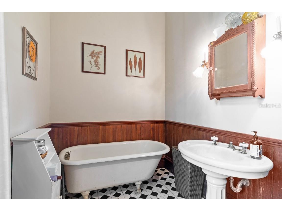 708 E University Avenue Gainesville FL 32601 GC531733 image19