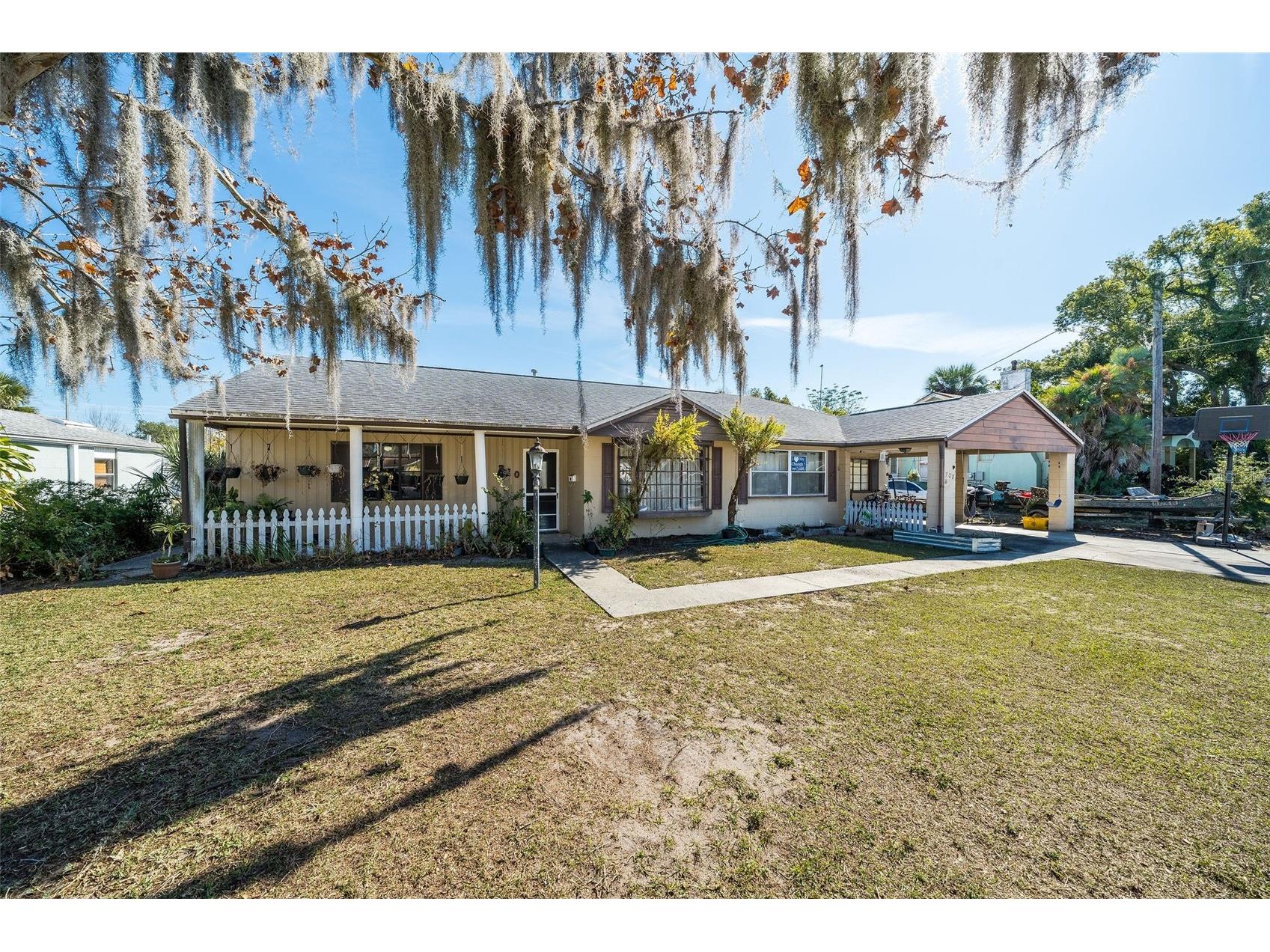 708 N Saint Clair Abrams Avenue Tavares FL 32778 O6373379 image2