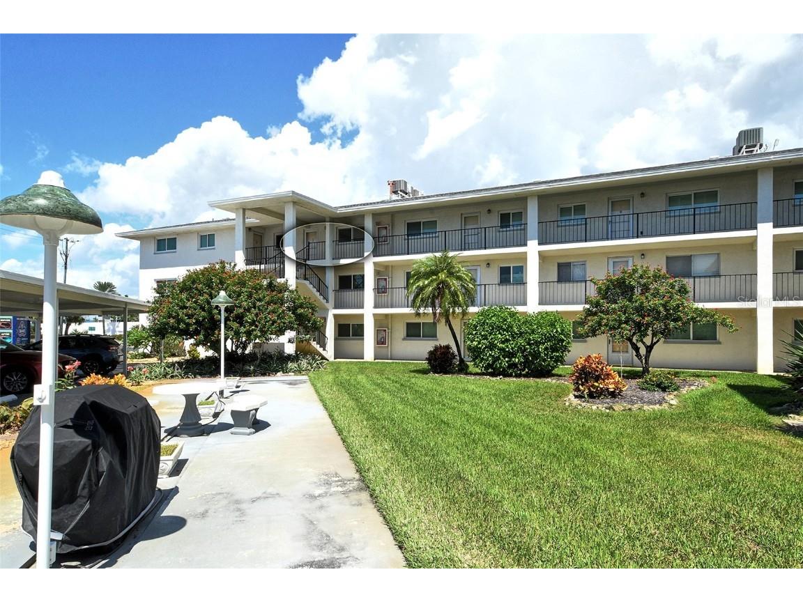 708 Tamiami Trail S #302 Venice FL 34285 A4665648 image1