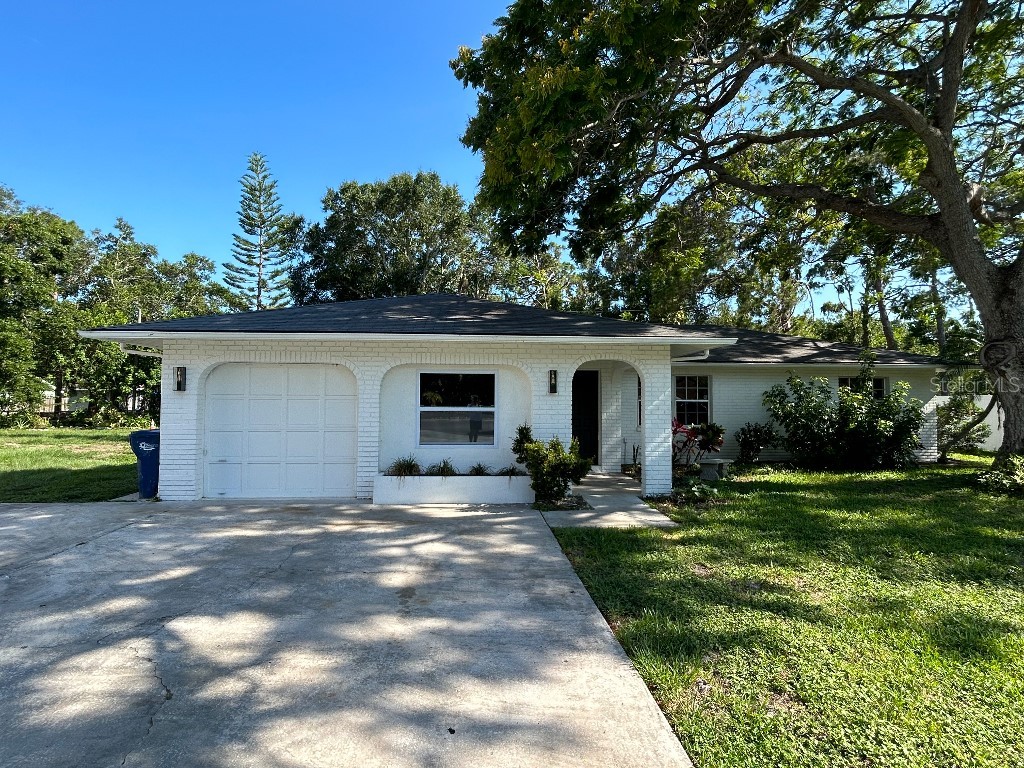 708 Winter Garden Drive Sarasota FL 34243 W7856176 image1