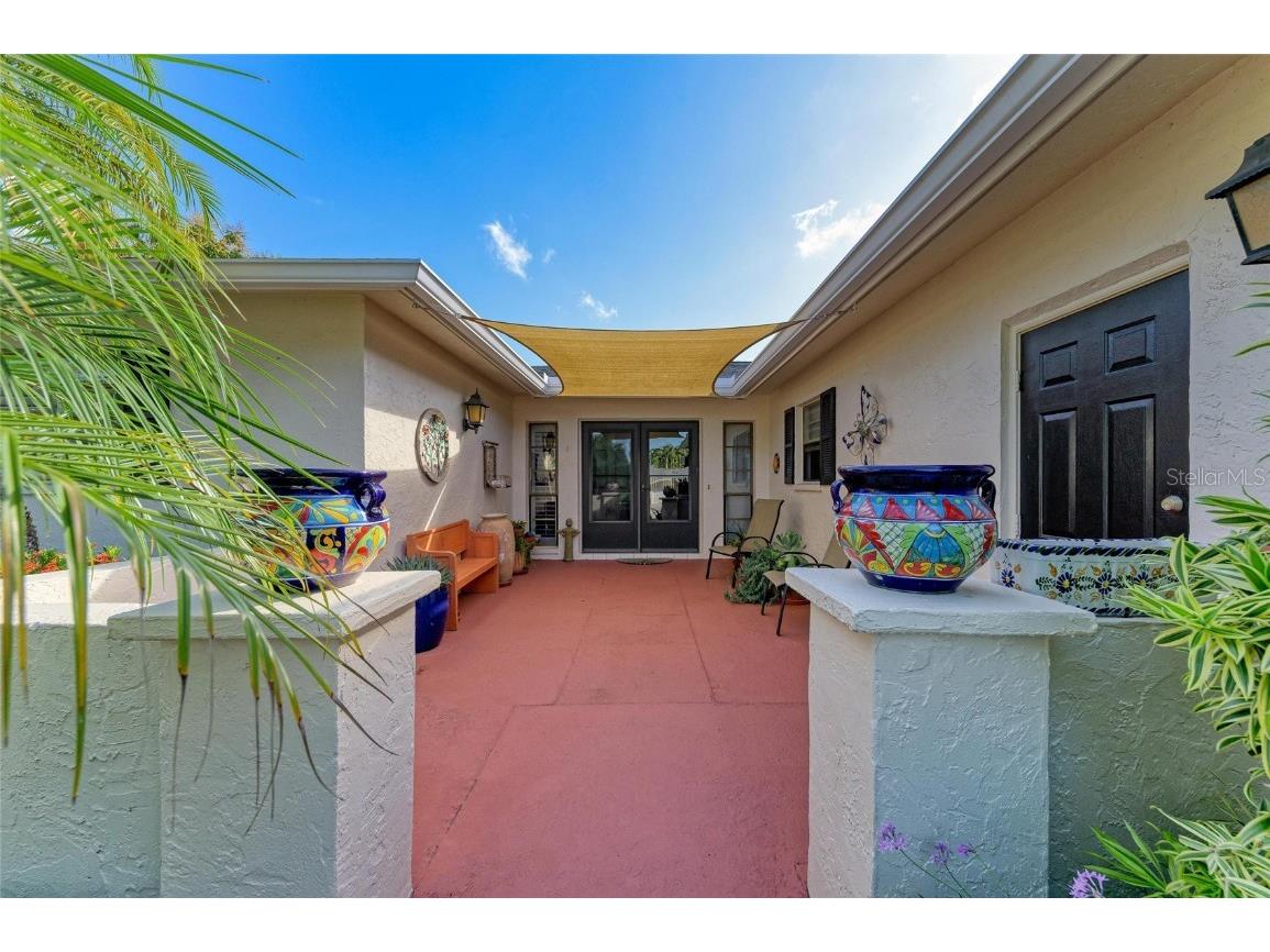 7087 Fairway Bend Circle Sarasota FL 34243 A4667373 image1