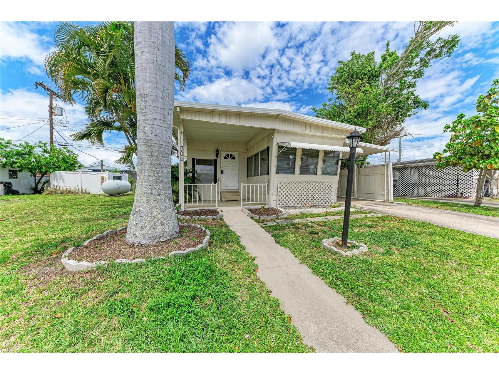 709 50th Avenue Terrace W Bradenton FL 34207 A4689409 image1
