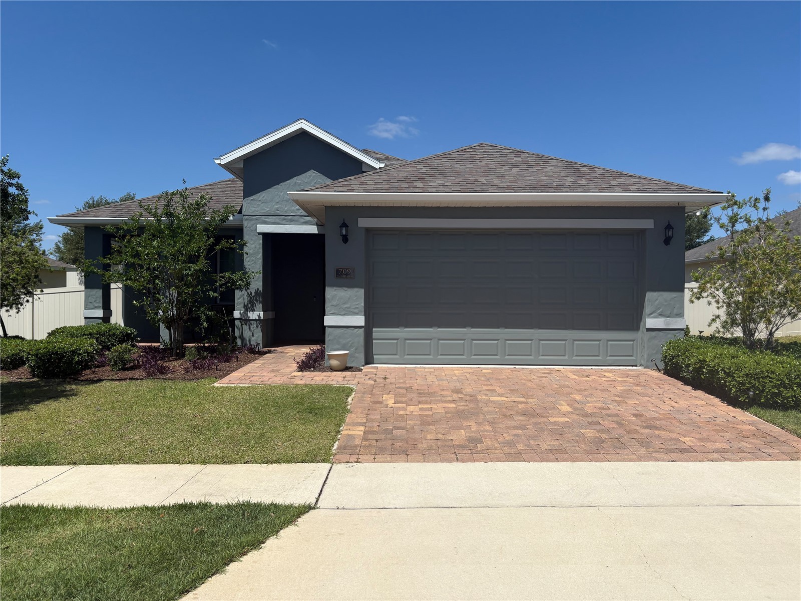 709 Calabria Way Howey In The Hills FL 34737 G5096343 image1