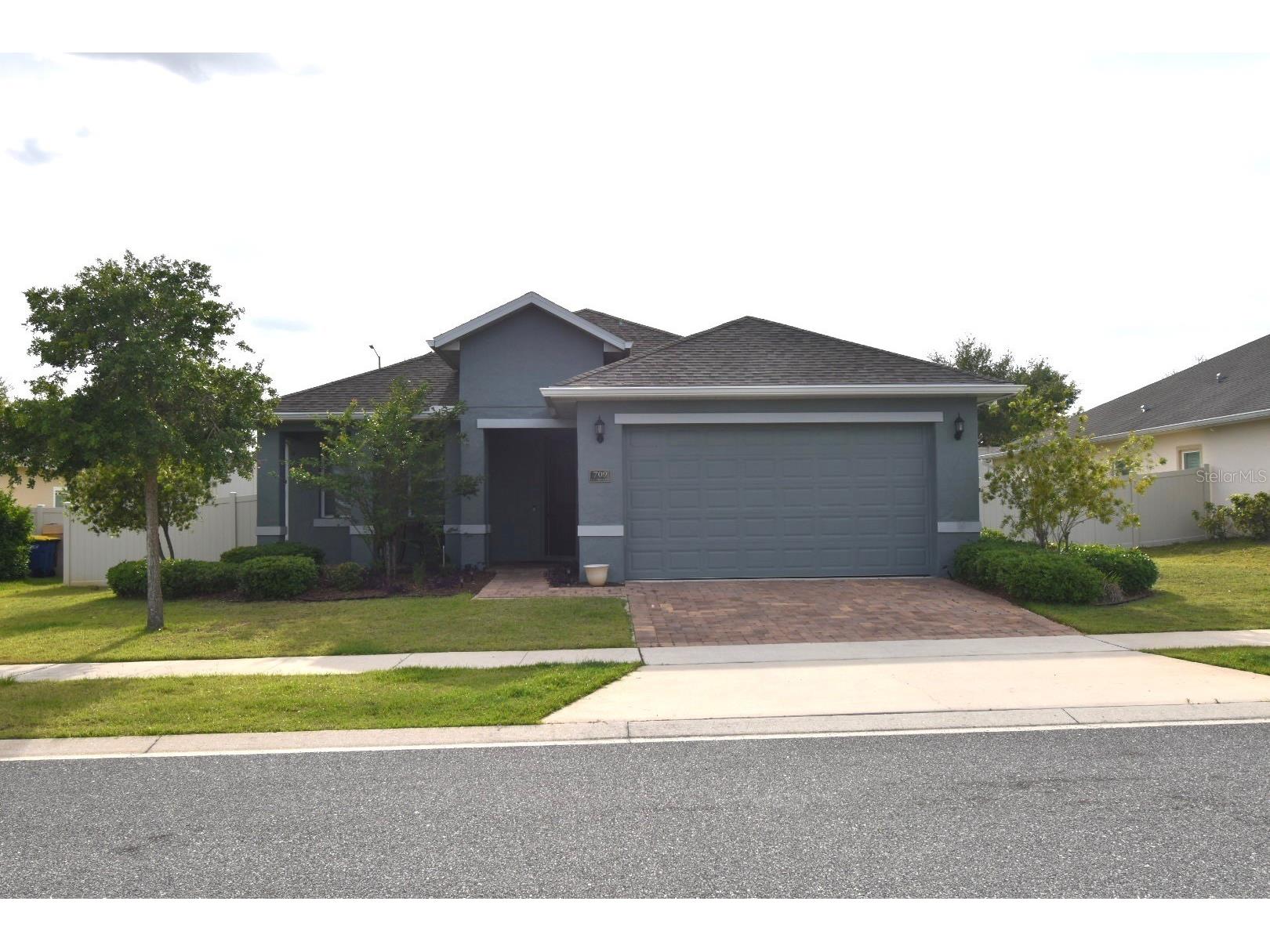 709 Calabria Way Howey In The Hills FL 34737 G5096343 image2