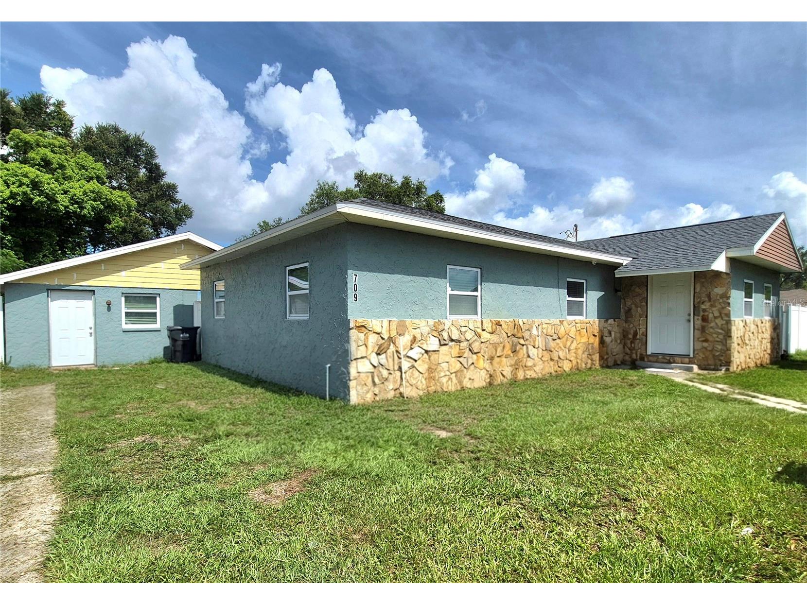 709 E 119th Avenue Tampa FL 33612 TB8520949 image1