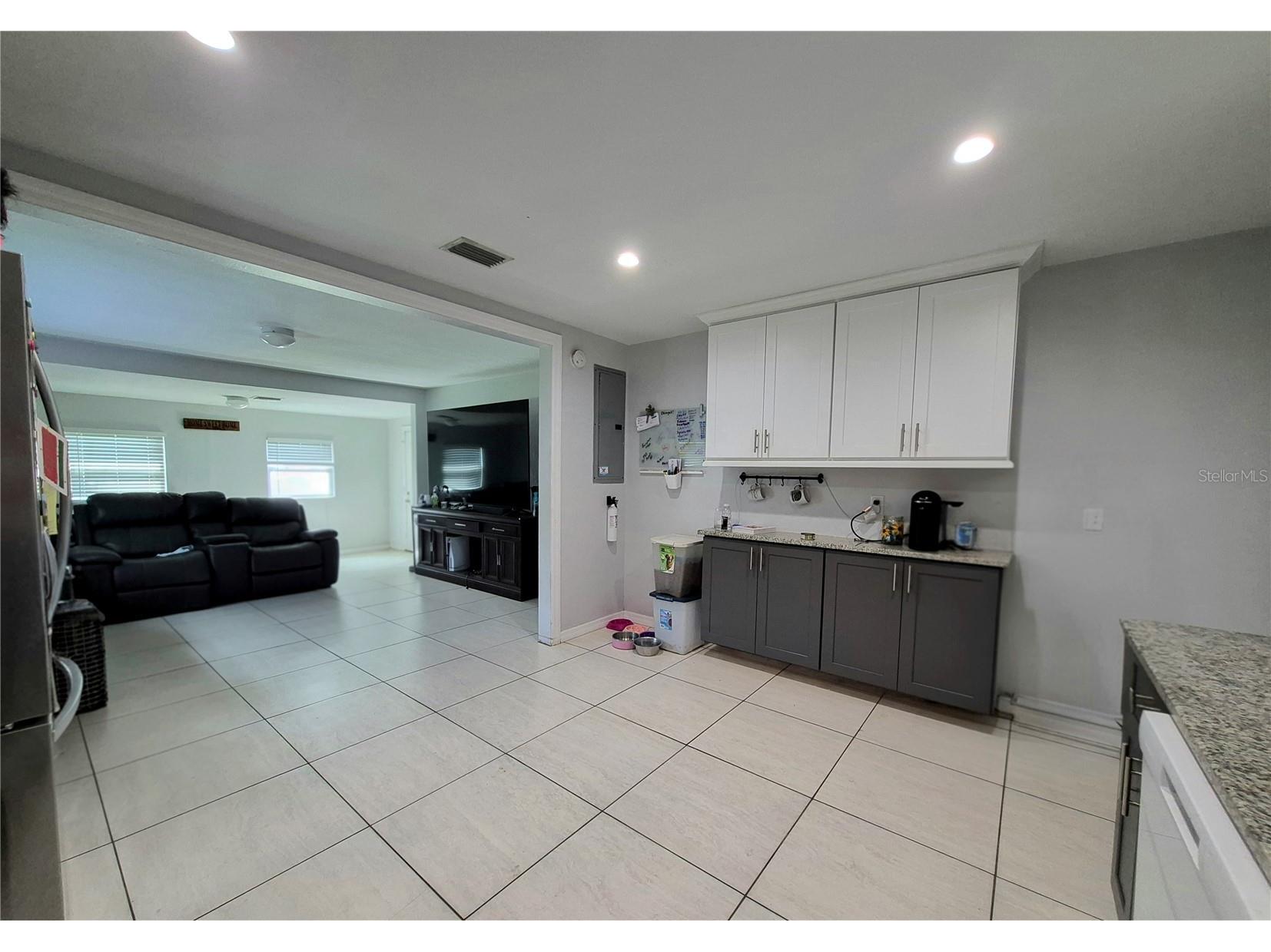 709 E 119th Avenue Tampa FL 33612 TB8520949 image6