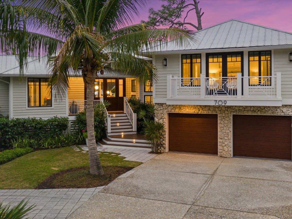 709 Eagle Point Drive Venice FL 34285 - ROBERTS BAY ICW GULF N6130587 image1