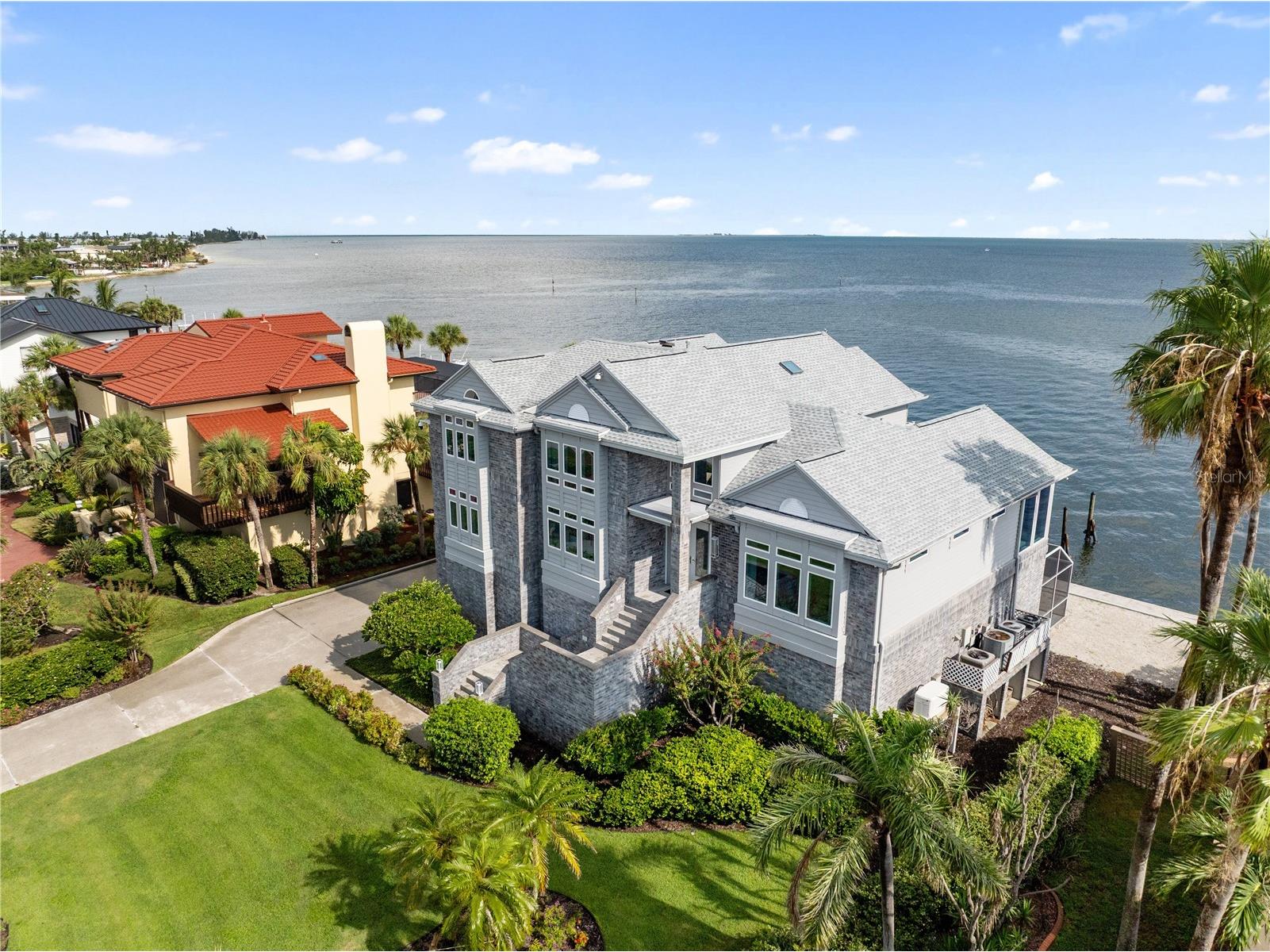 709 Key Royale Drive Bradenton Beach FL 34217 - LOWER TAMPA BAY/KEY ROYALE BAR A4662073 image1