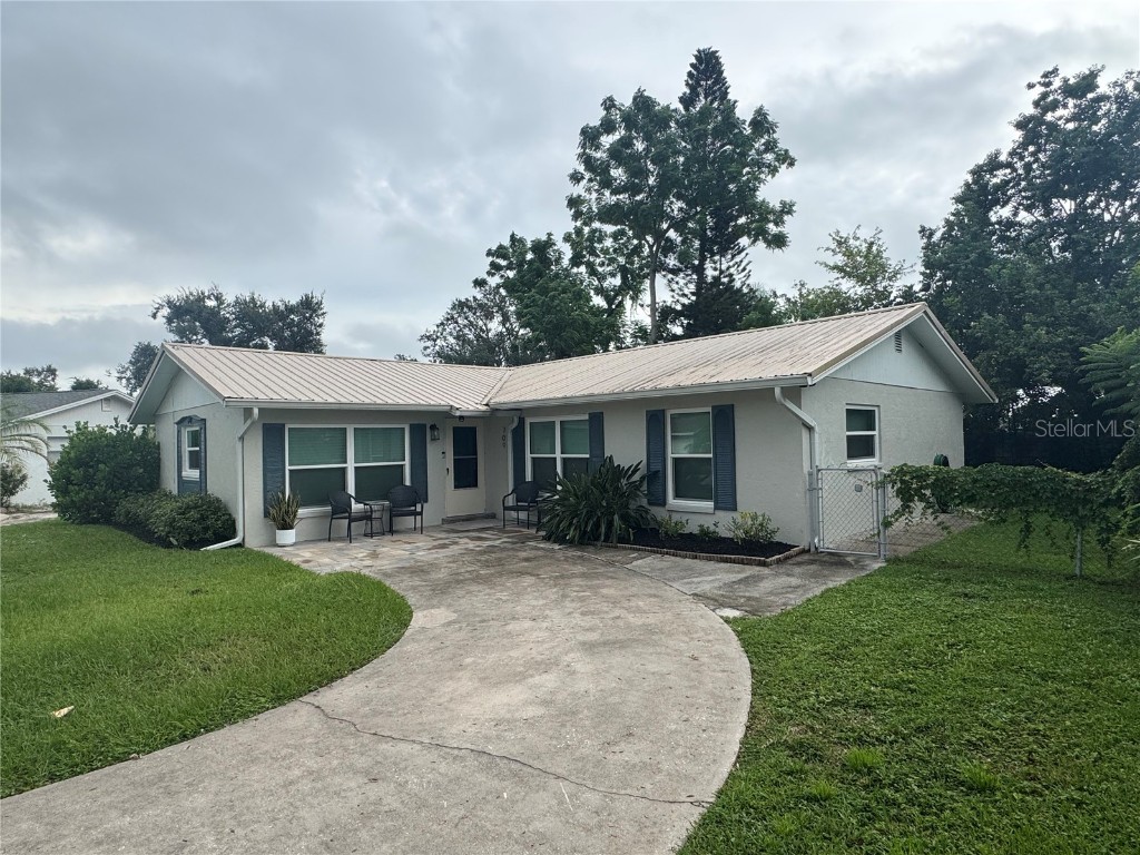 709 Wood Lane Sarasota FL 34237 A4664390 image1