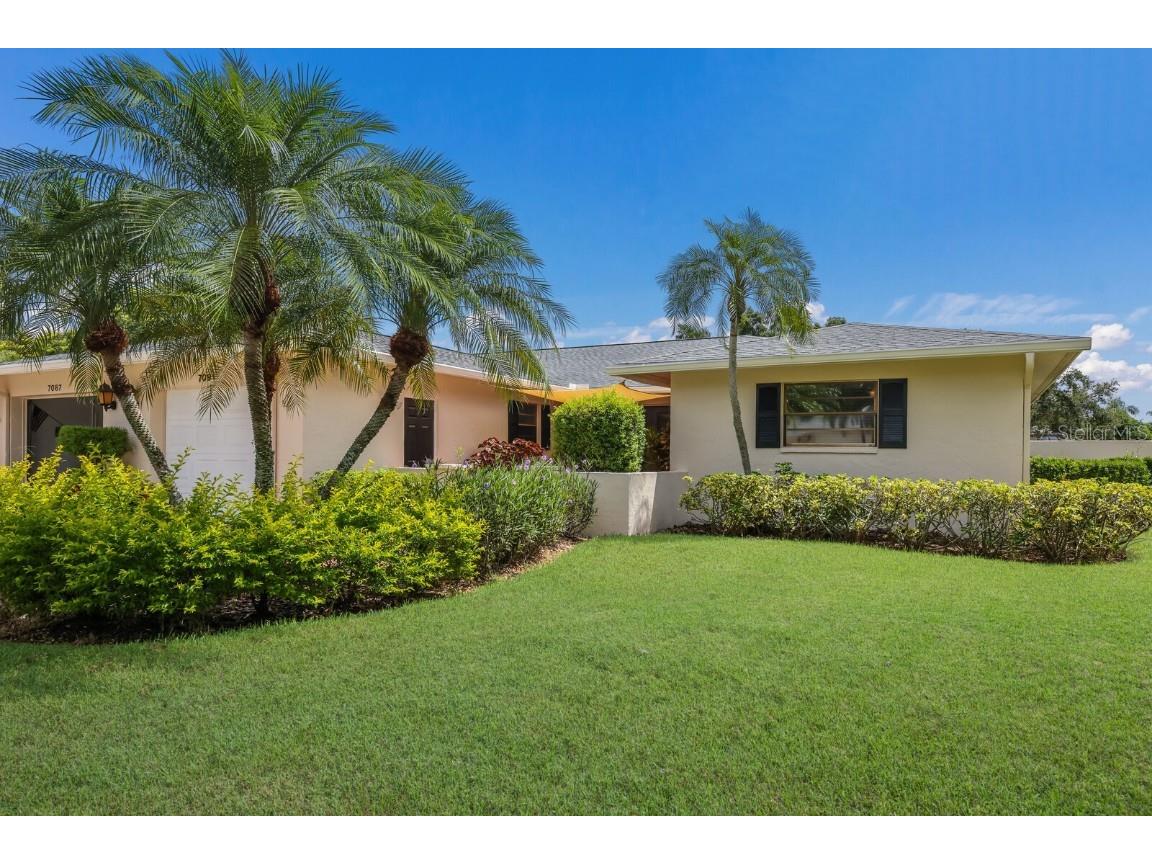7091 Fairway Bend Circle Sarasota FL 34243 A4619347 image1