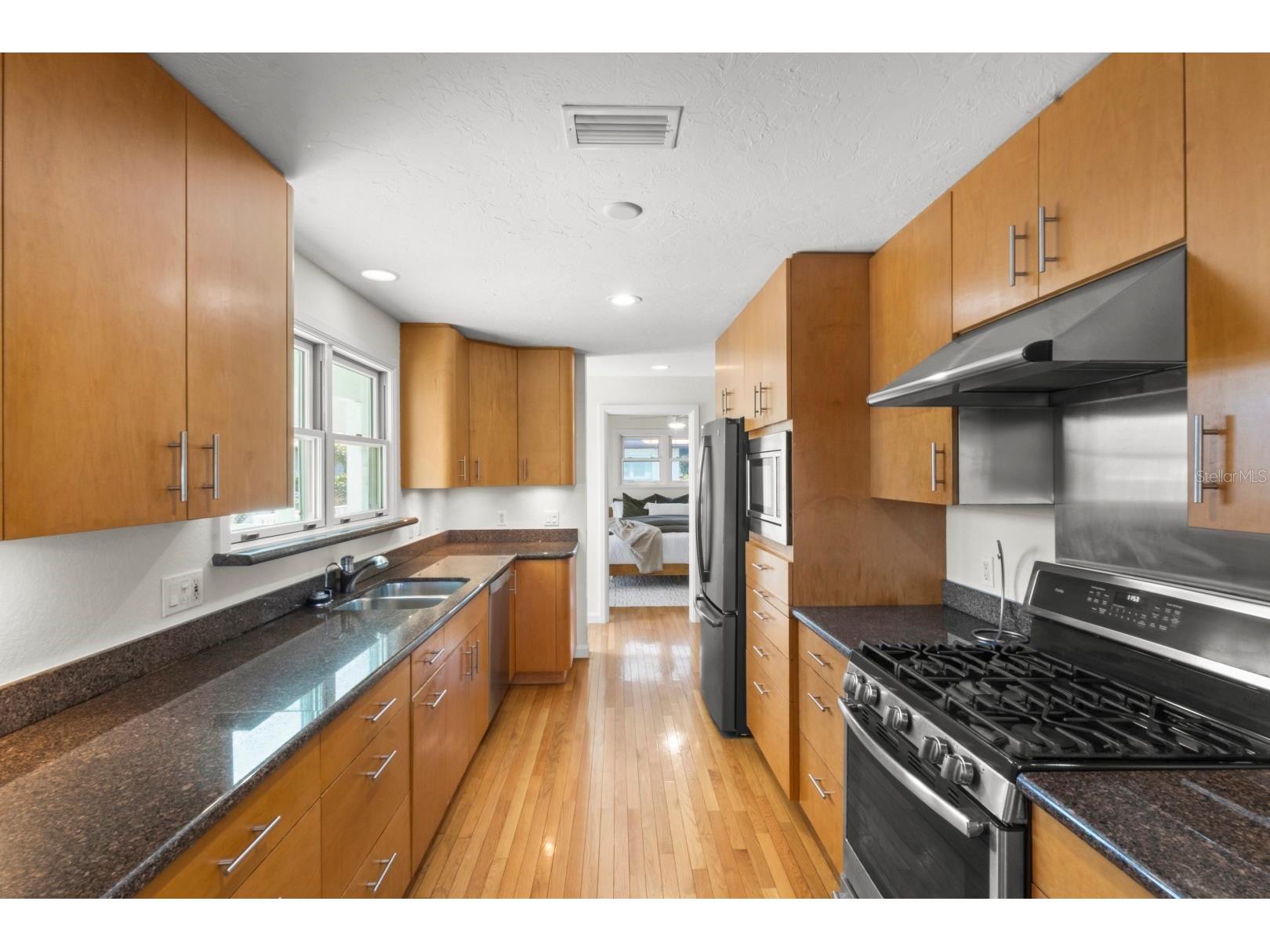 7091 Longboat Drive E Longboat Key FL 34228 - GULF OF MEXICO AND SARASOTA BA A4681106 image10