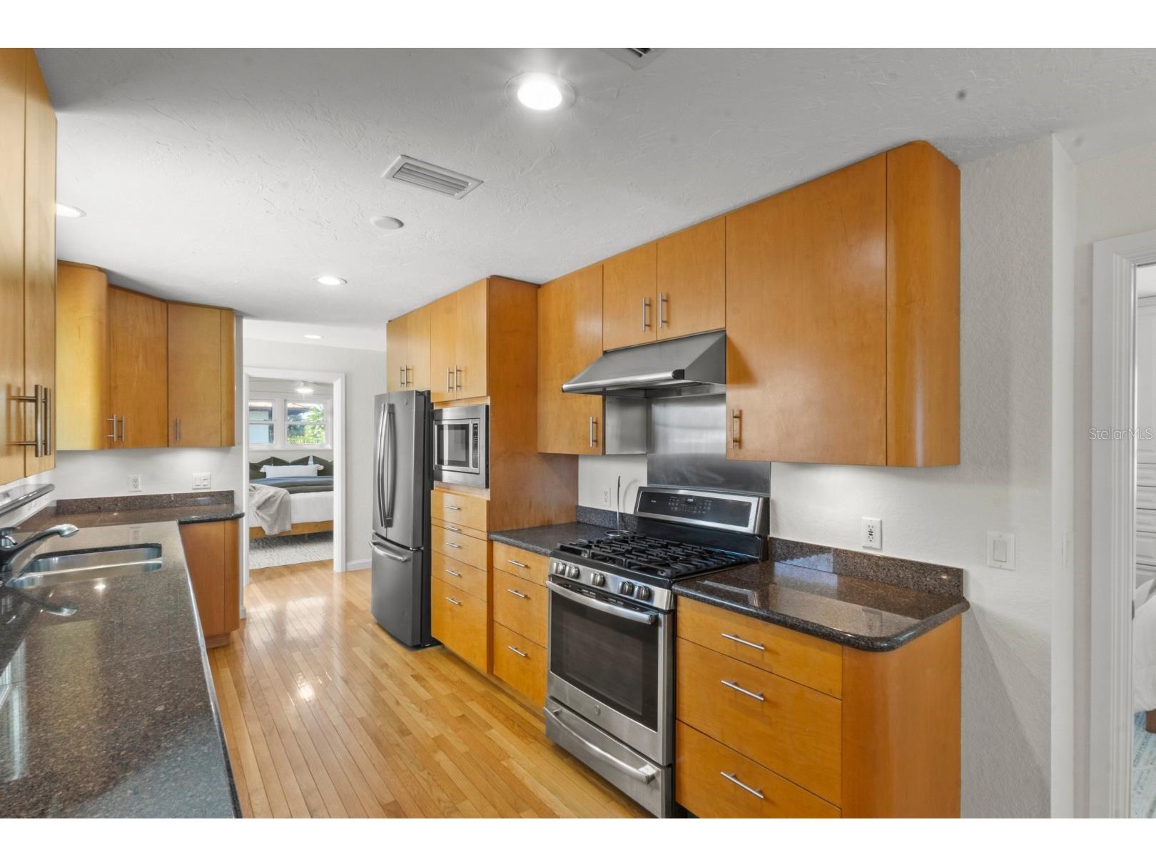 7091 Longboat Drive E Longboat Key FL 34228 - GULF OF MEXICO AND SARASOTA BA A4681106 image8