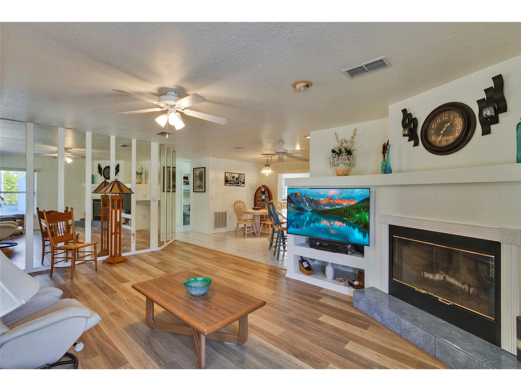 7095 Blackbird Avenue Weeki Wachee FL 34613 W7882838 image4
