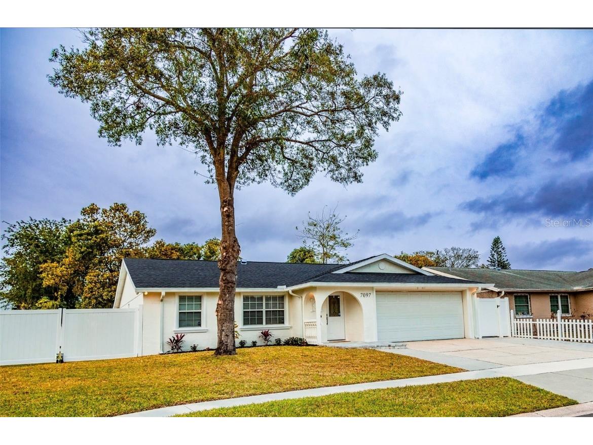 7097 Aberfeldy Avenue N Saint Petersburg FL 33709 TB8342544 image1