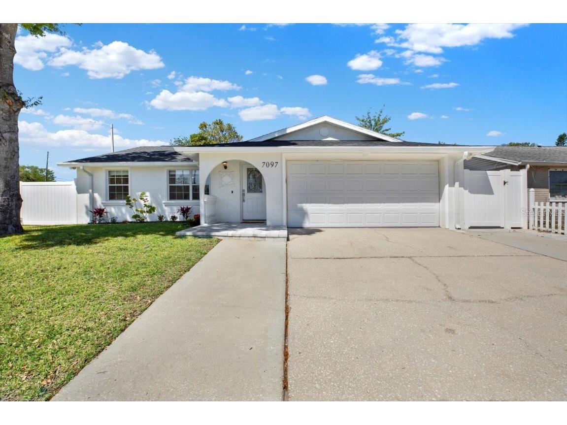 7097 Aberfeldy Avenue N Saint Petersburg FL 33709 TB8365170 image1