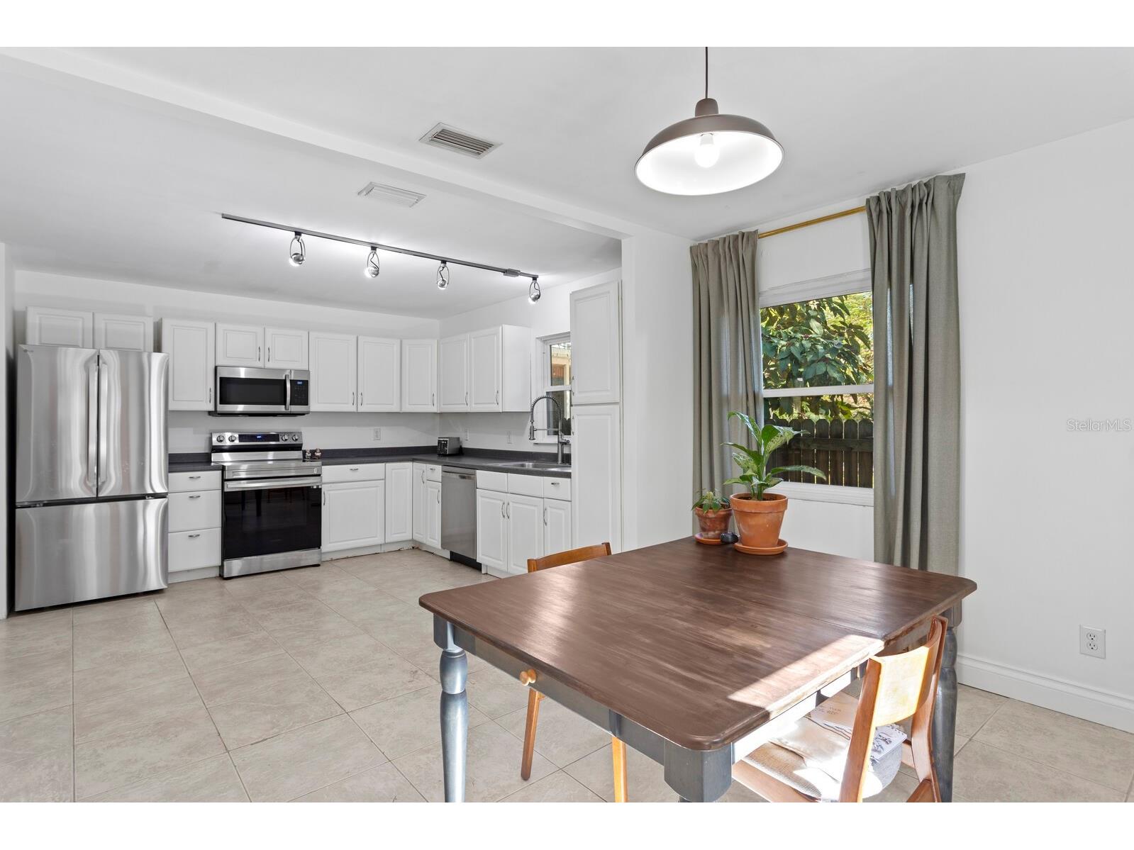 710 34th Avenue S Saint Petersburg FL 33705 TB8471279 image10