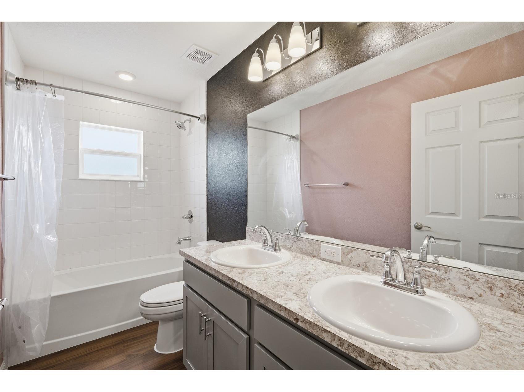 7100 Twisting Pines Loop Zephyrhills FL 33541 TB8494330 image13