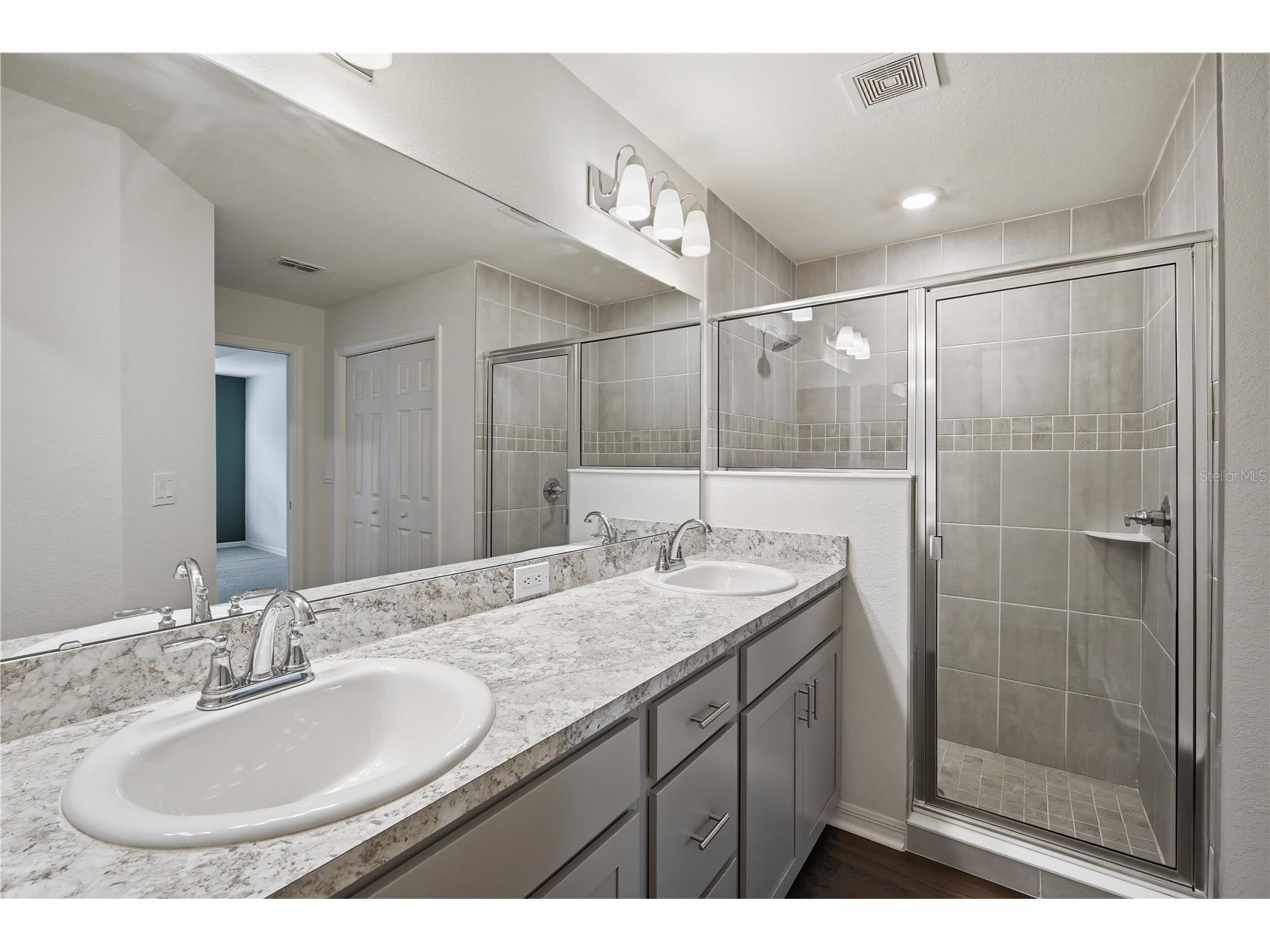 7100 Twisting Pines Loop Zephyrhills FL 33541 TB8494330 image18