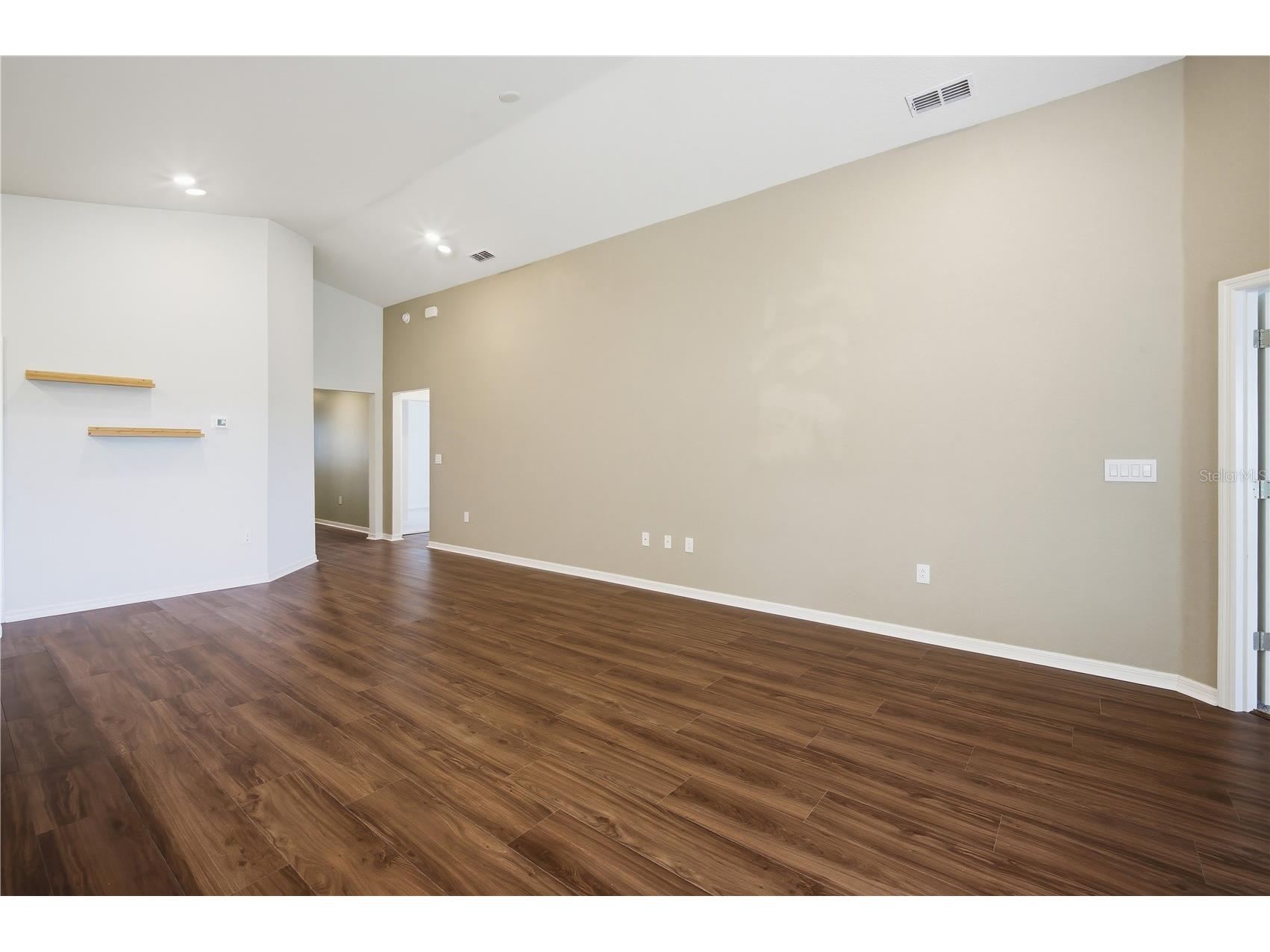 7100 Twisting Pines Loop Zephyrhills FL 33541 TB8494330 image4