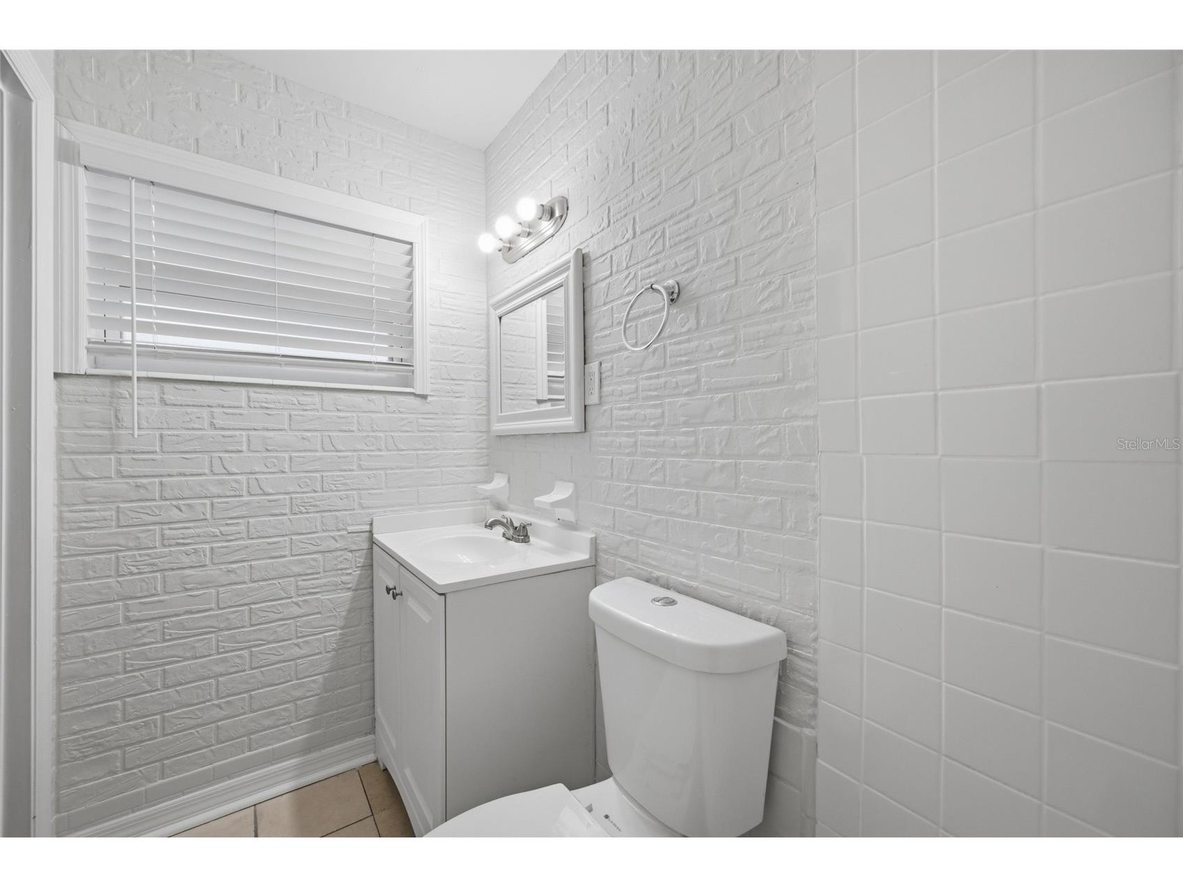 7102 Dellwood Drive Tampa FL 33619 TB8512364 image17