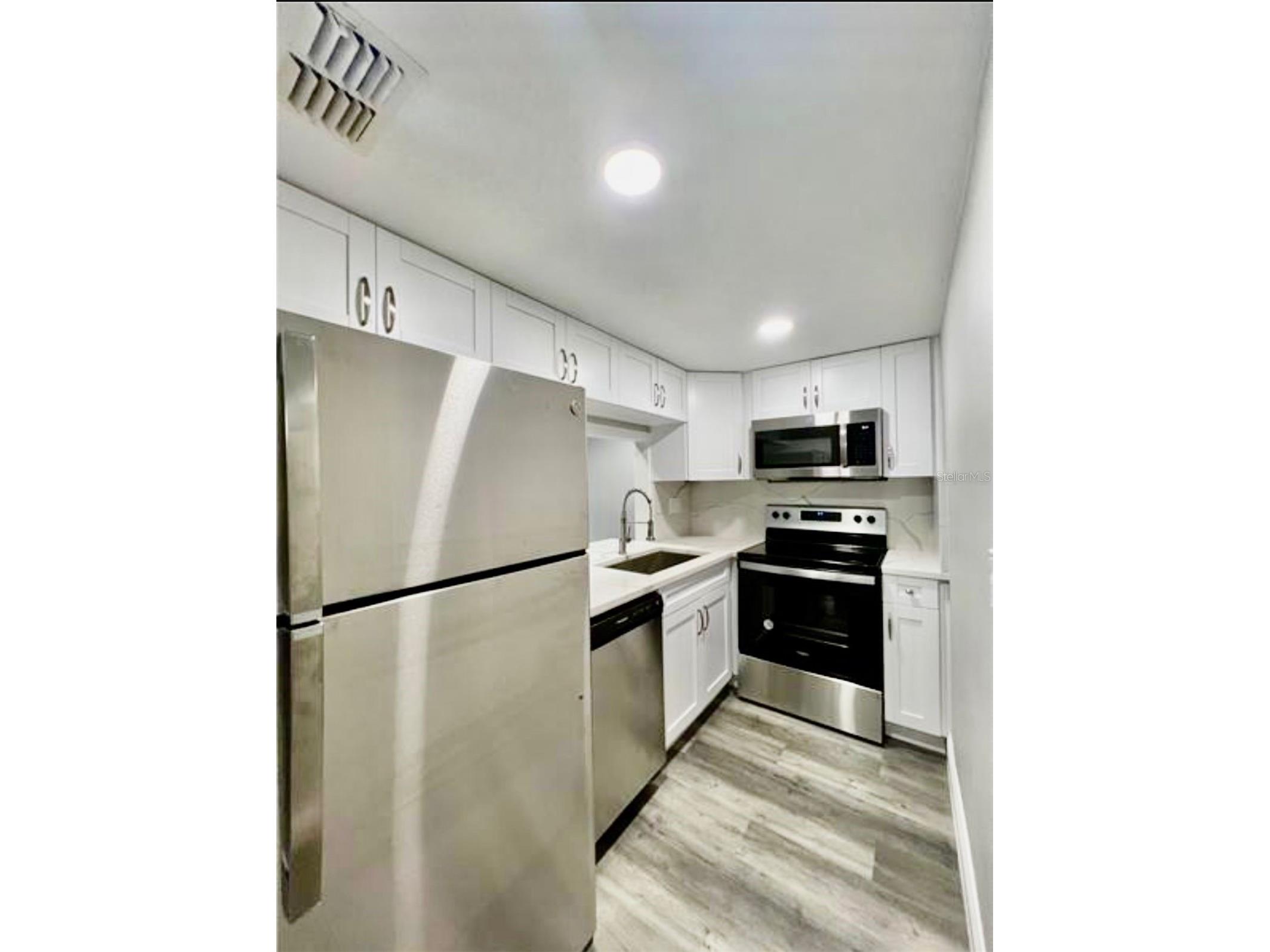 7108 Waterside Drive #103 Tampa FL 33617 P4938003 image2