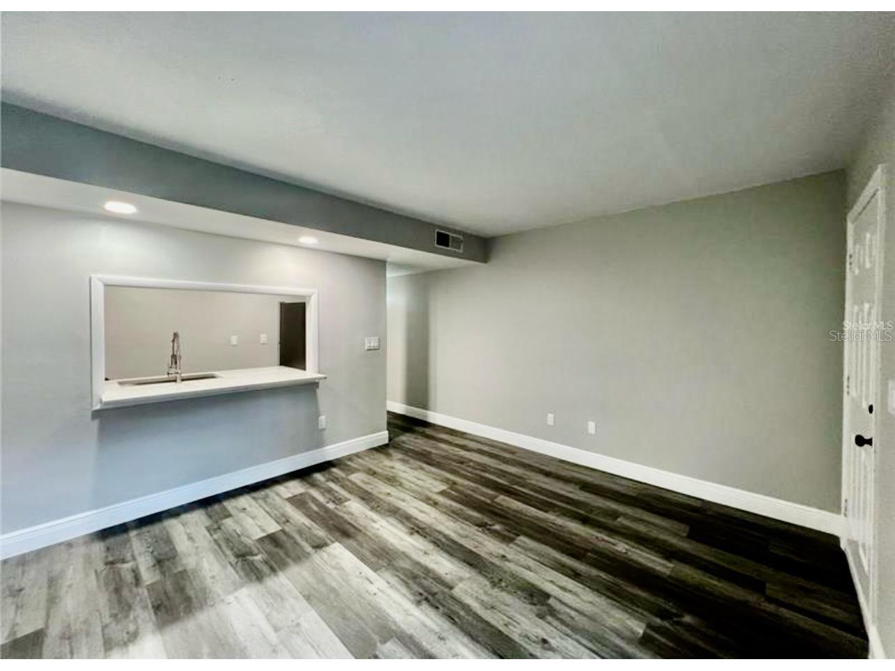 7108 Waterside Drive #103 Tampa FL 33617 P4938003 image3