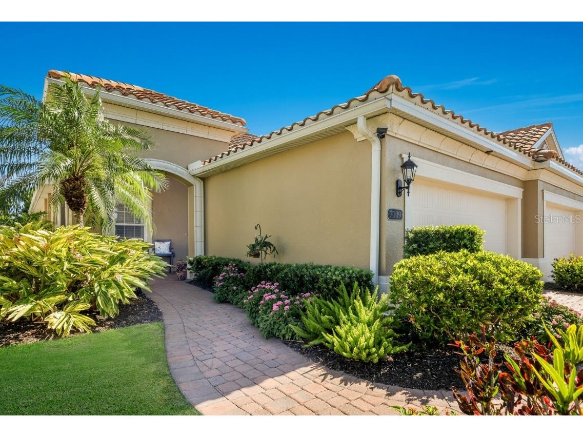 7109 Vista Bella Drive Bradenton FL 34209 A4611552 image1