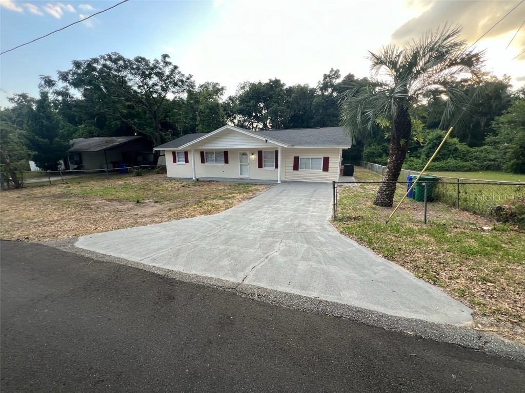 711 4th Street Wildwood FL 34785 S5106243 image1