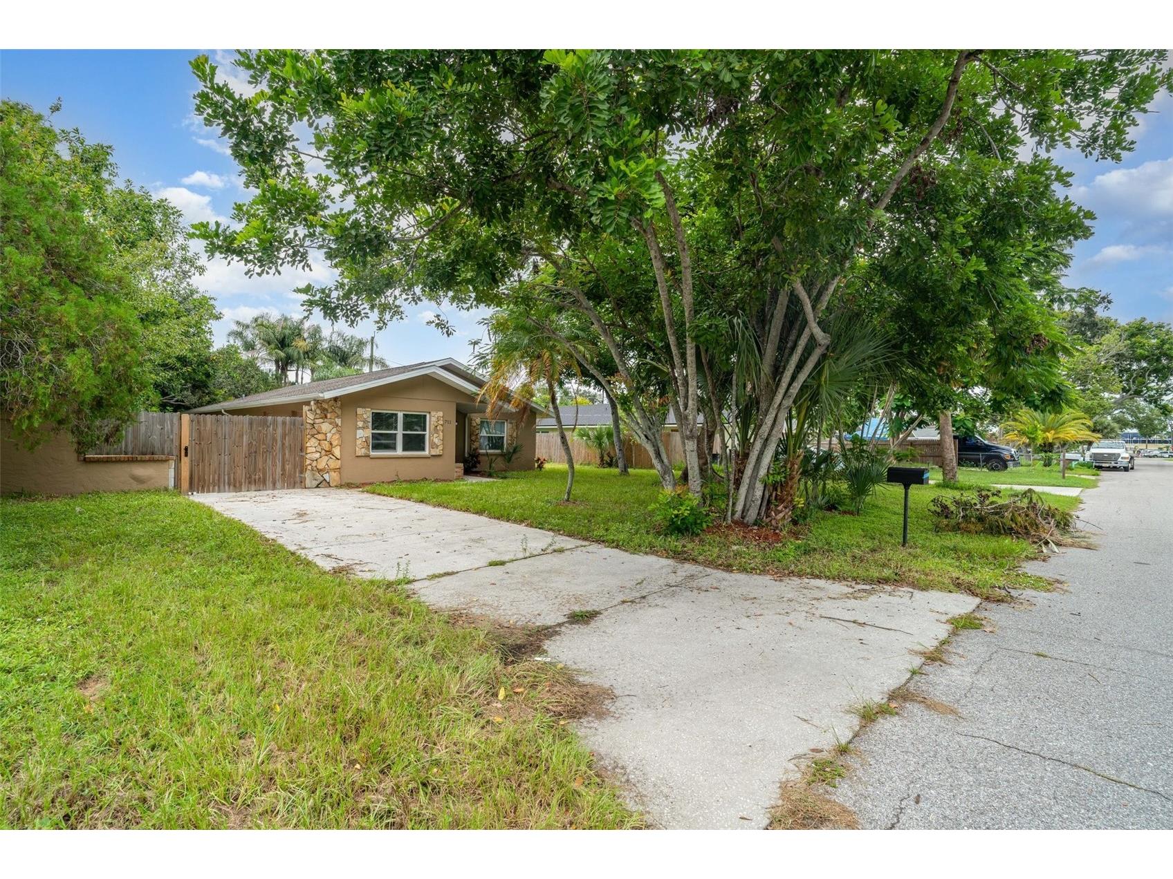 711 64th Avenue Drive E Bradenton FL 34203 TB8424360 image2