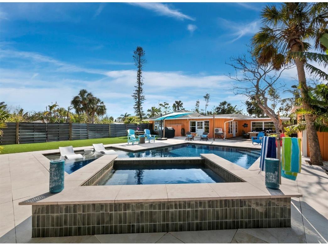 711 Russell Street Longboat Key FL 34228 - SARASOTA BAY THE GULF A4636733 image1