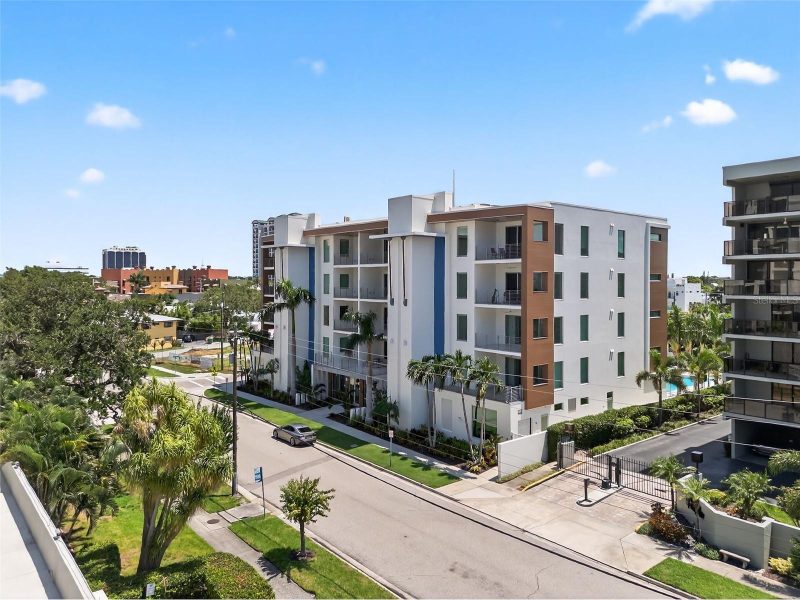 711 S Palm Avenue #302 Sarasota FL 34236 A4688989 image1