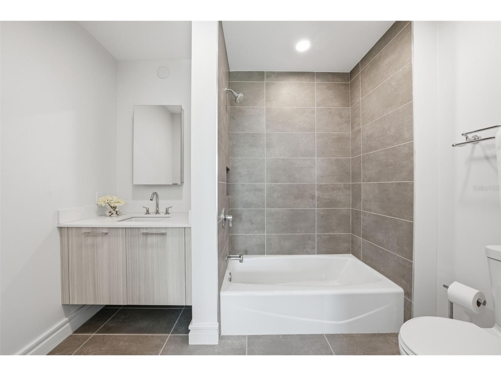 711 S Palm Avenue #302 Sarasota FL 34236 A4688989 image18