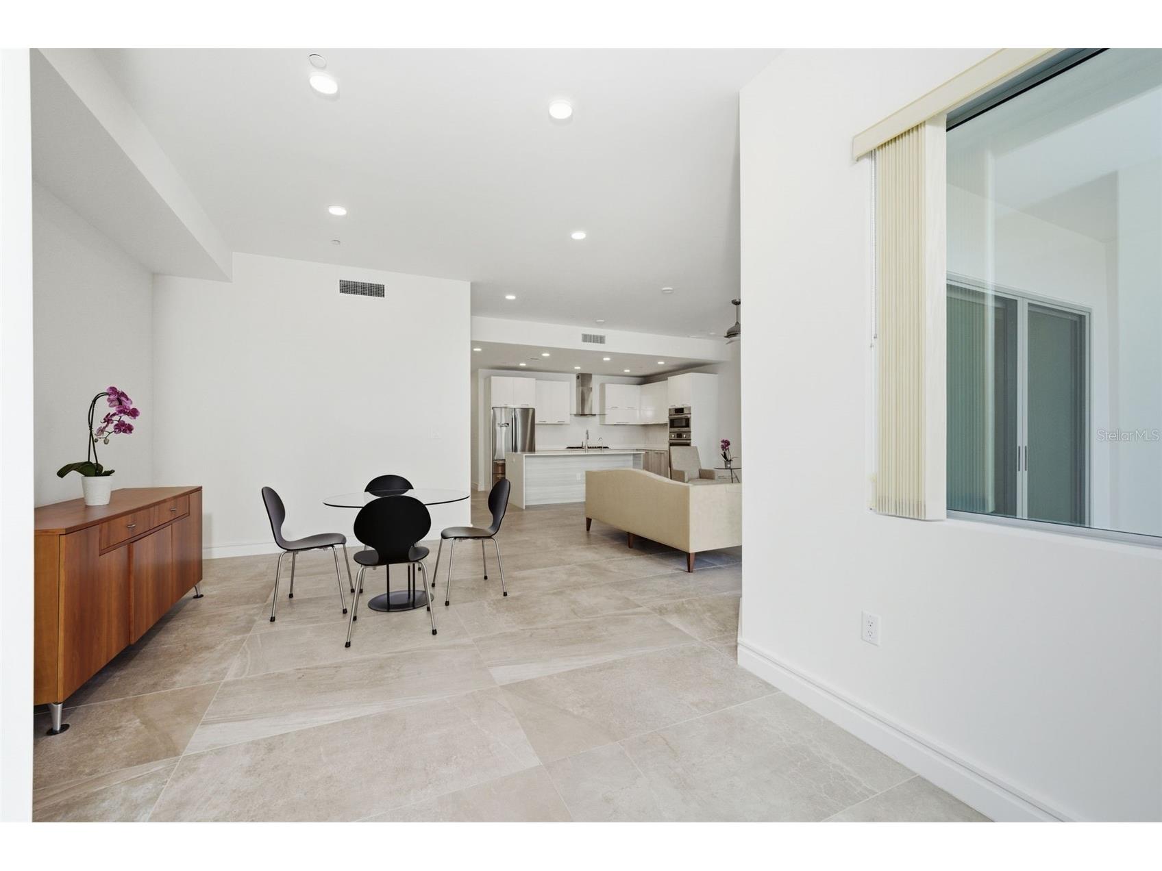 711 S Palm Avenue #302 Sarasota FL 34236 A4688989 image3