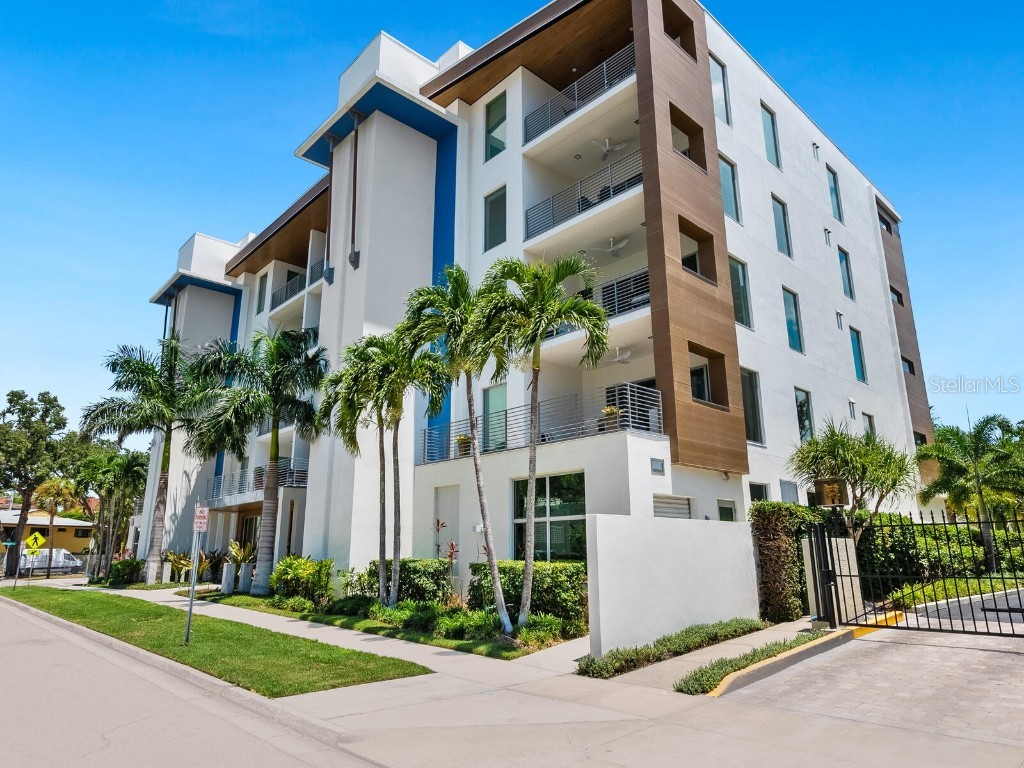 711 S Palm Avenue #401 Sarasota FL 34236 A4579679 image1