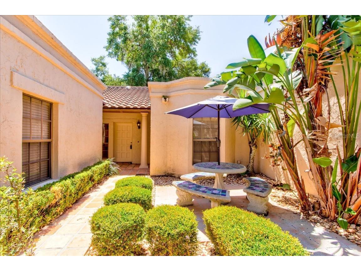 711 Santa Cruz Lane Howey In The Hills FL 34737 G5070970 image1