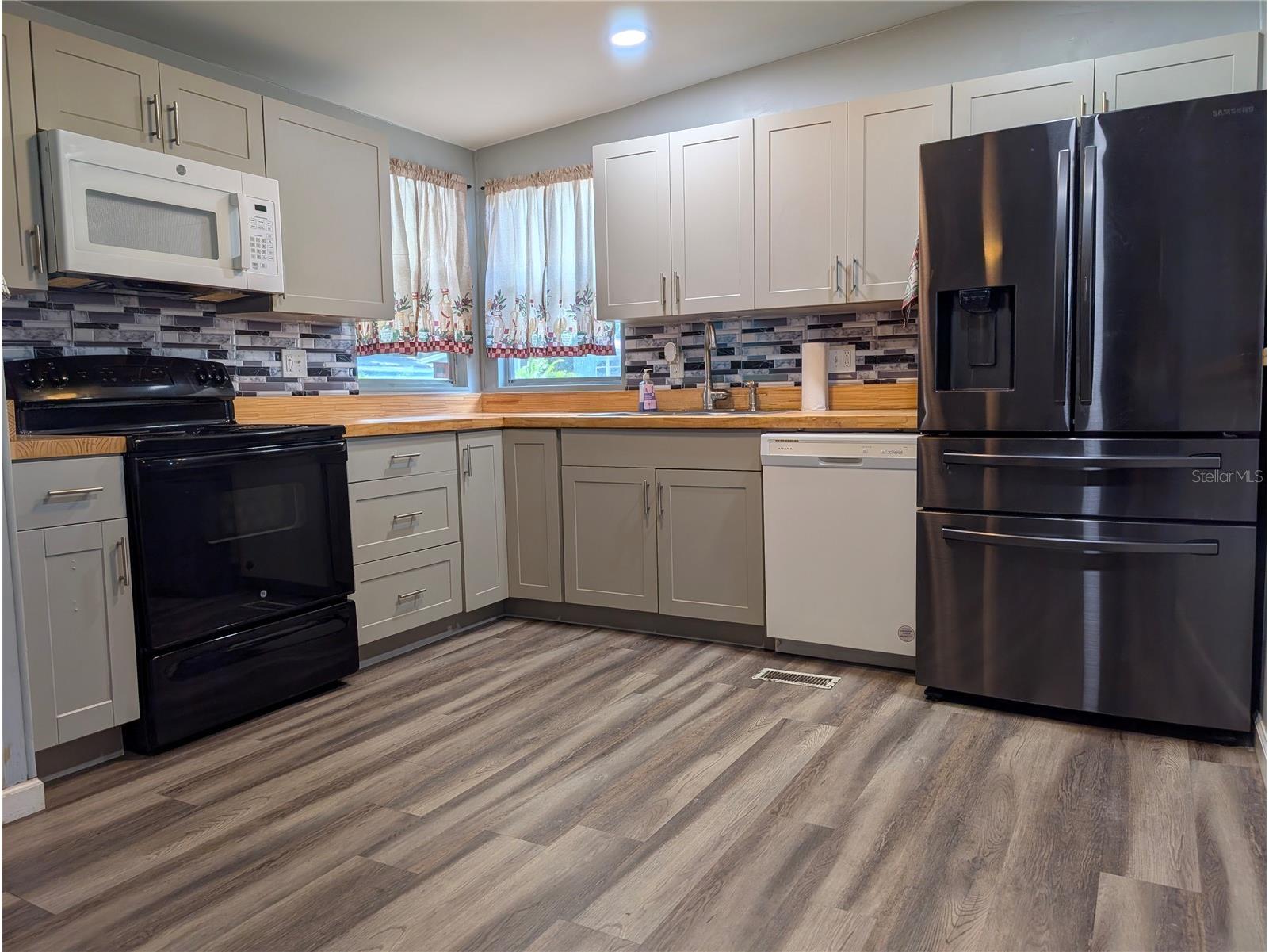 7111 142nd Avenue N #LOT 101 Largo FL 33771 A4697391 image3