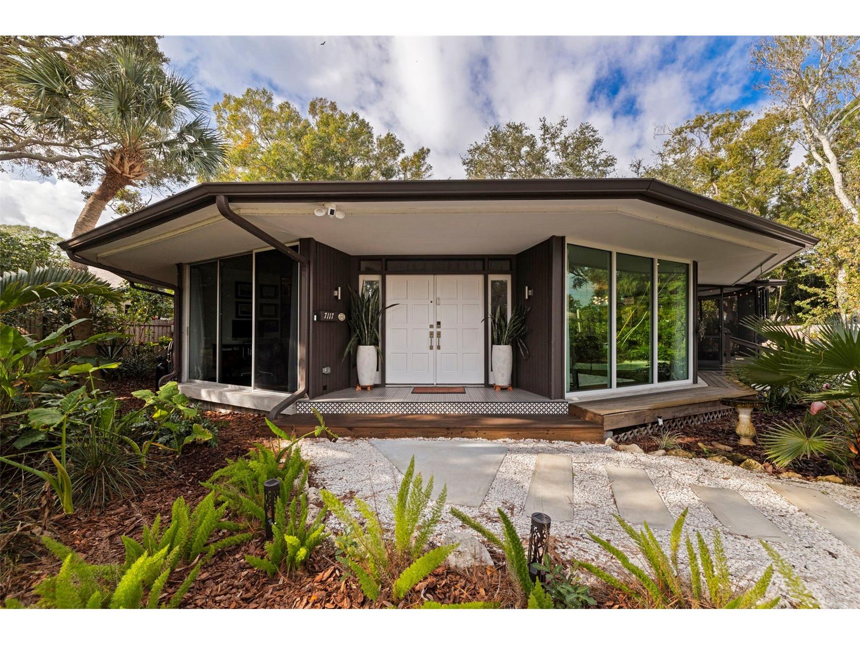 7117 Sunshine Drive S Saint Petersburg FL 33705 TB8467487 image3