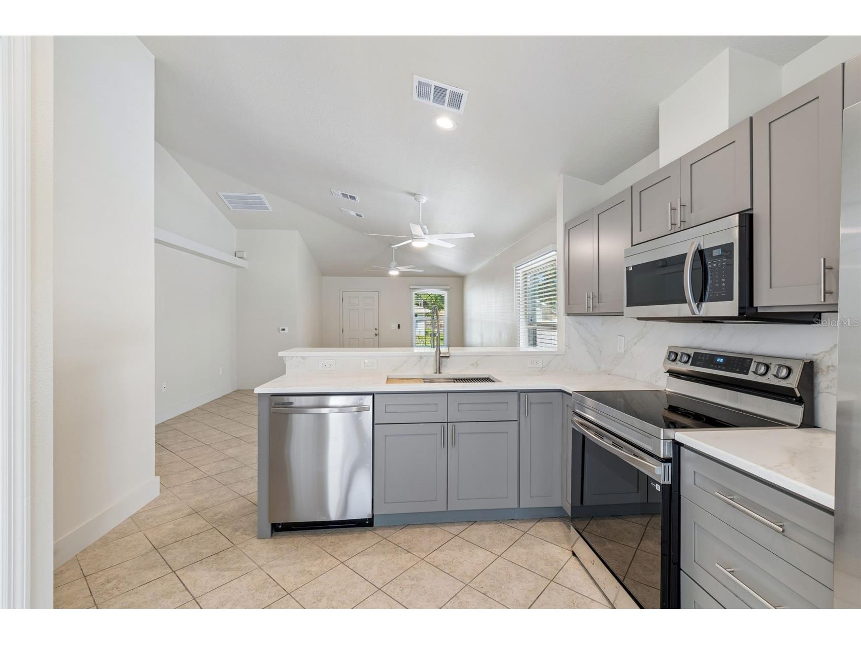 712 15th Avenue S Saint Petersburg FL 33701 TB8489083 image48
