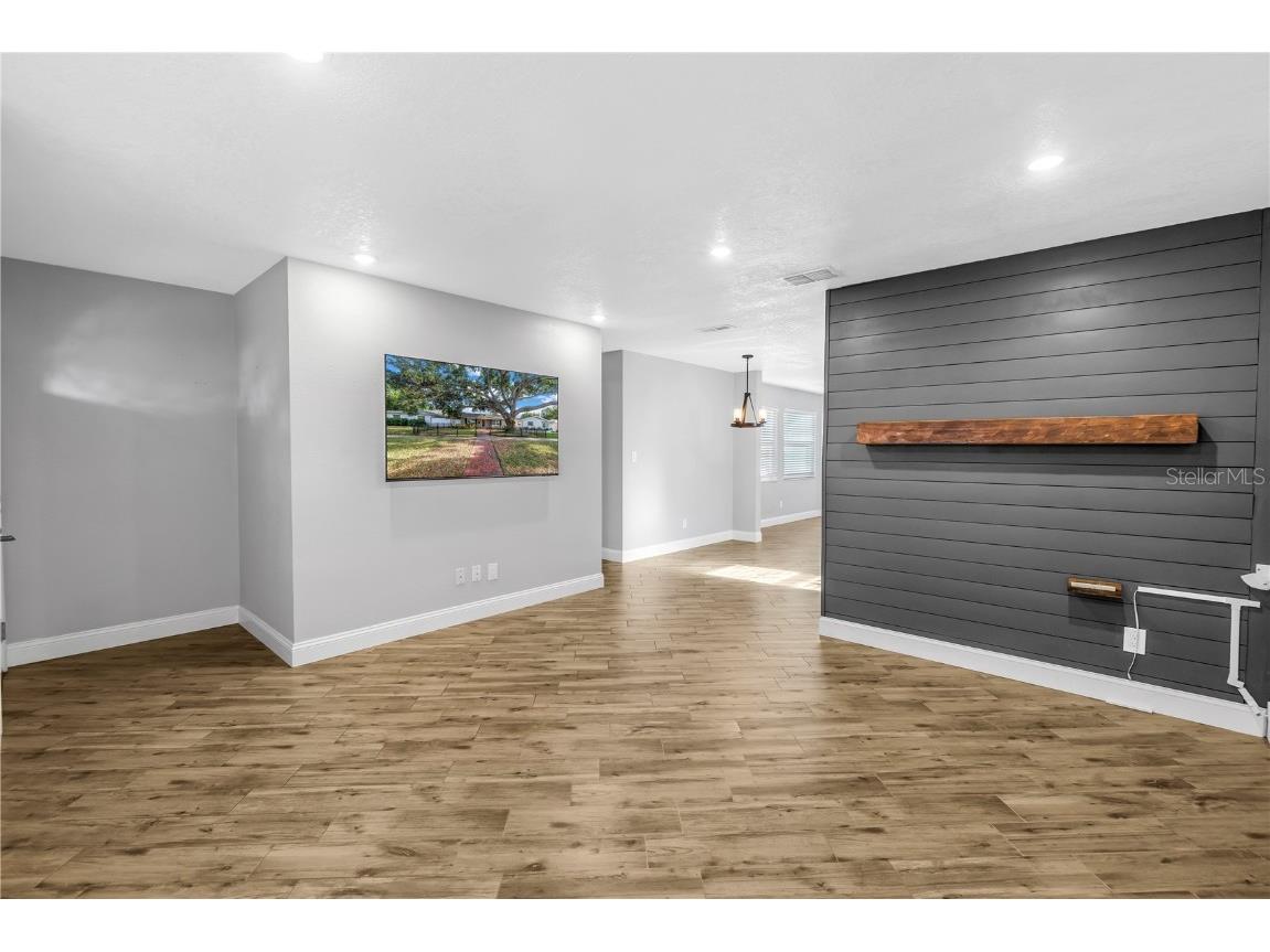 712 43rd Avenue N Saint Petersburg FL 33703 TB8368112 image4