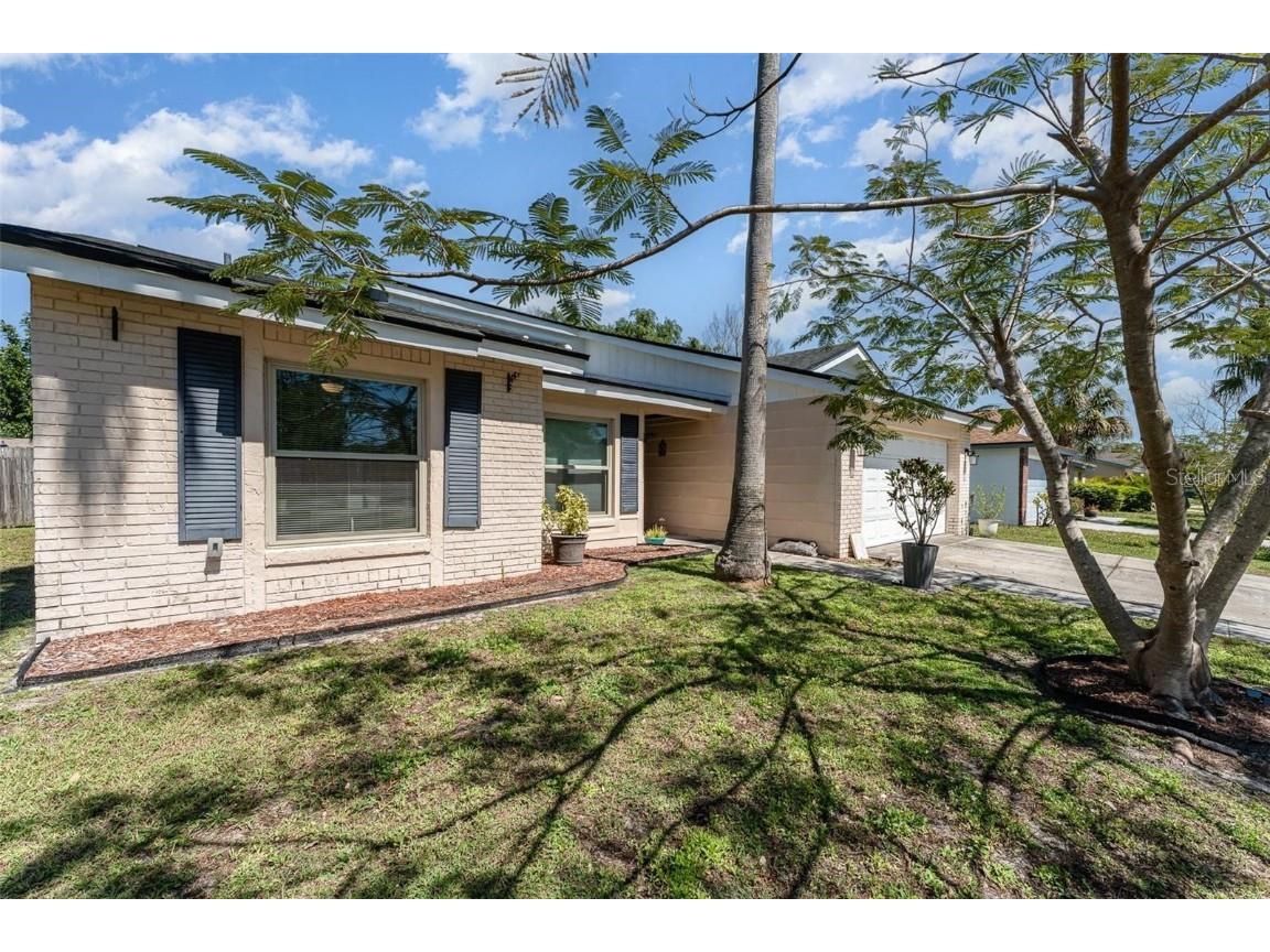 712 Hazy Meadow Court Brandon FL 33510 TB8428305 image1