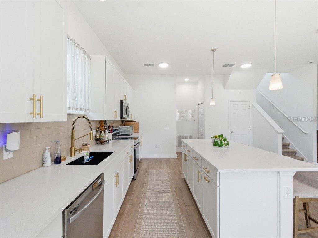 712 Reflection Lake Drive Orlando FL 32807 - REFLECTION LAKE O6366932 image8