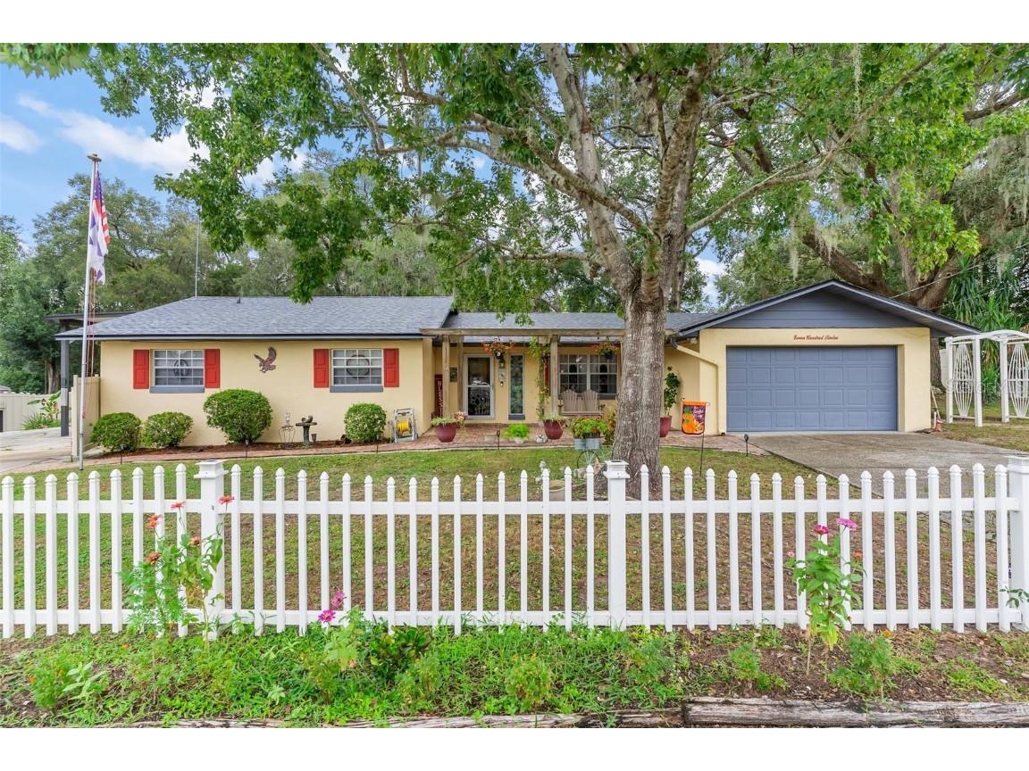 712 Southern Drive Fruitland Park FL 34731 G5102546 image1