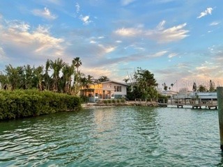712 Sunset Cove Madeira Beach FL 33708 TB8375839 image1
