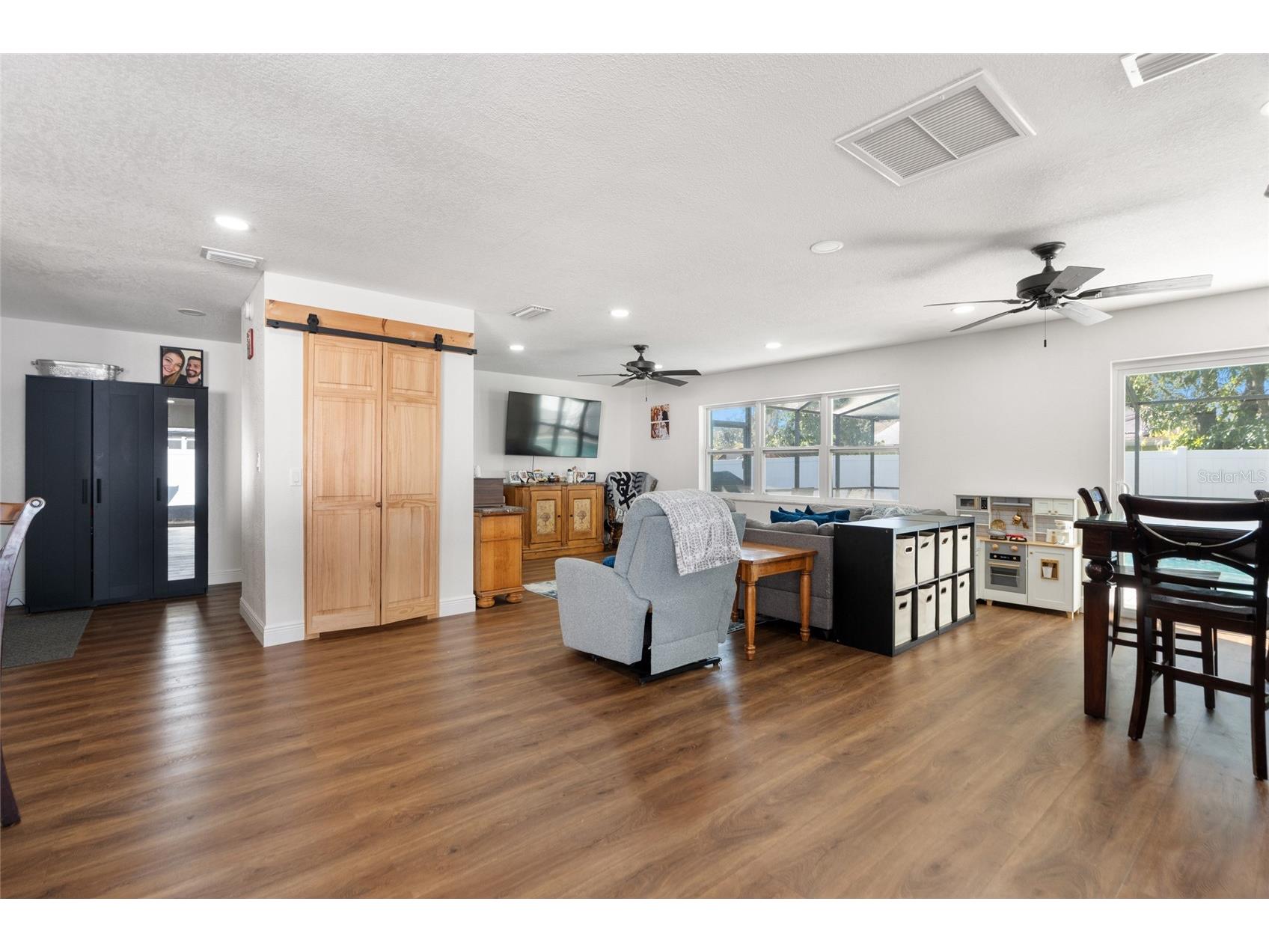 7124 Wrenwood Circle Tampa FL 33617 W7882549 image4