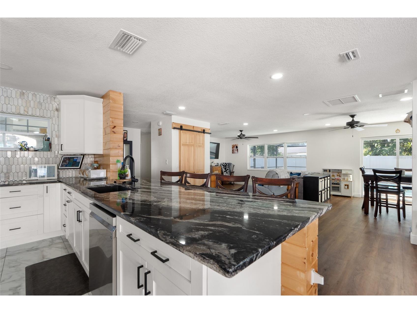 7124 Wrenwood Circle Tampa FL 33617 W7882549 image7